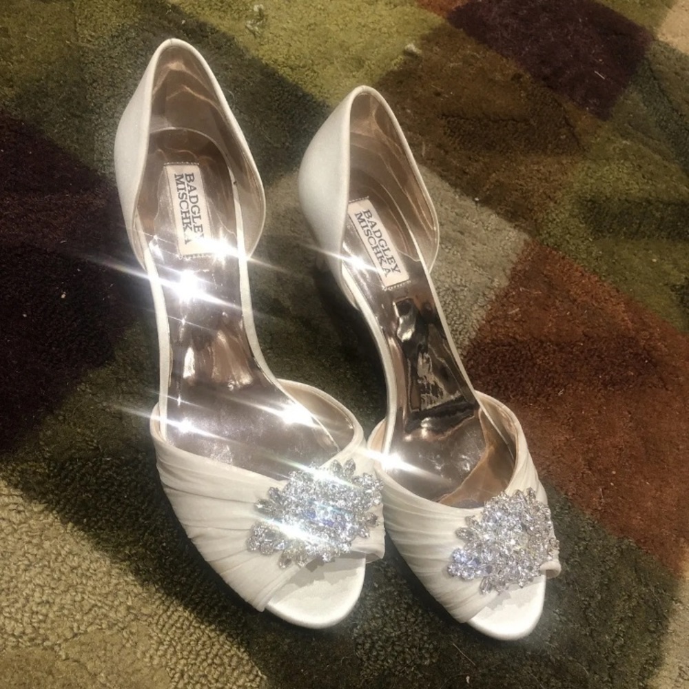 Badgley Mischka Champagne Silk Rhinestone D'Orsay Pump Size 9